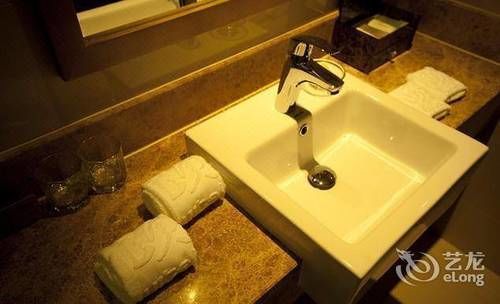 Heyi Hotel Hefei Changjiang Middle Road Zewnętrze zdjęcie